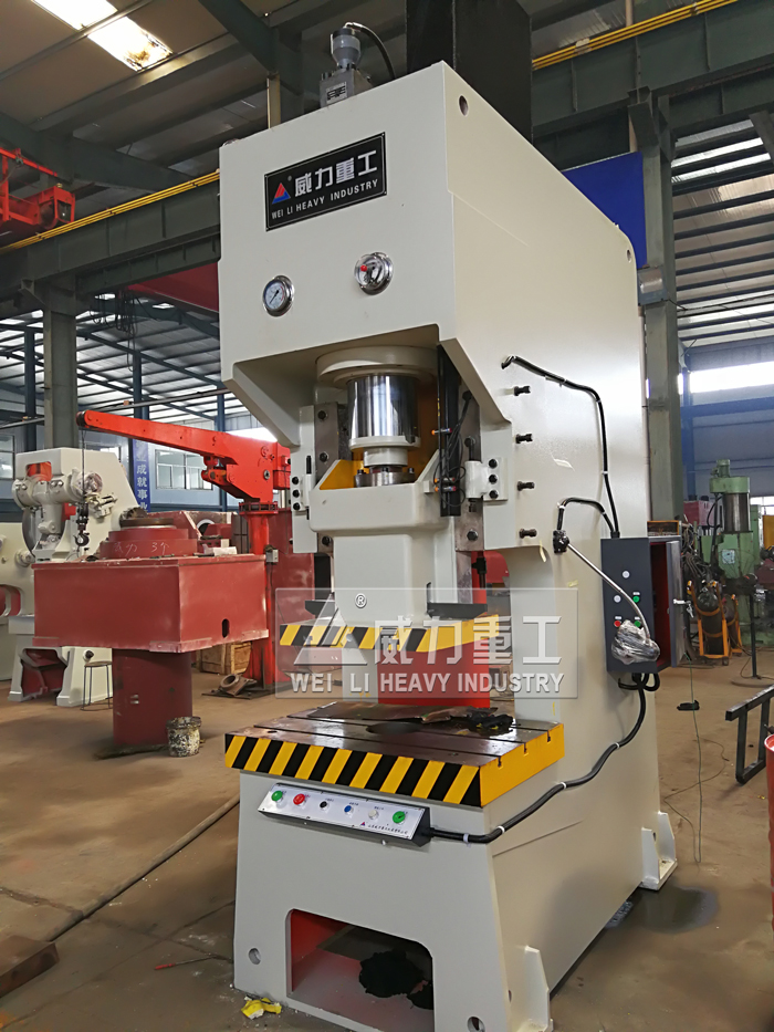 山東威力重工液壓沖床安裝效果